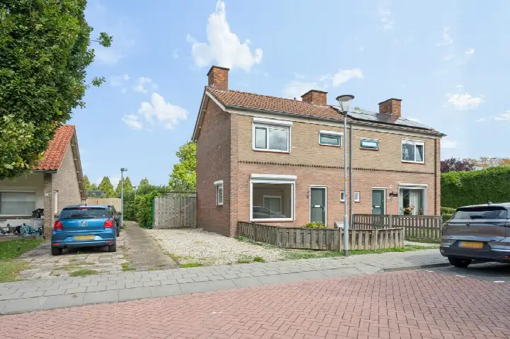 Semi-detached for sale: Margrietlaan 9, Kom Dodewaard met Hien Dodewaard