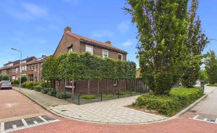 Hoekwoning te koop: Margrietstraat 1, Noordpolder Terneuzen