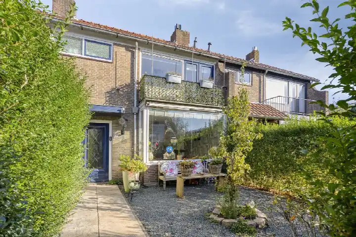 Terraced house for sale: Margrietstraat 17, Rhoon-Centrum Rhoon