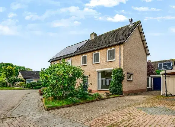 Corner house for sale: Margrietstraat 3, Hank Hank