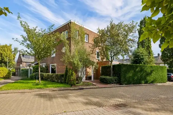 Twee-onder-één-kap te koop: Maria van Bourgondiësingel 4, Zuid 'S-Hertogenbosch