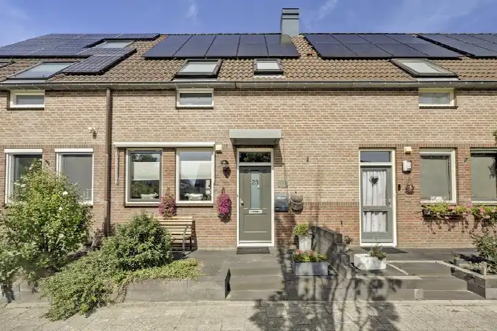 Tussenwoning te koop: Maria van Osstraat 23, Krommeweg-Noord Hendrik-Ido-Ambacht