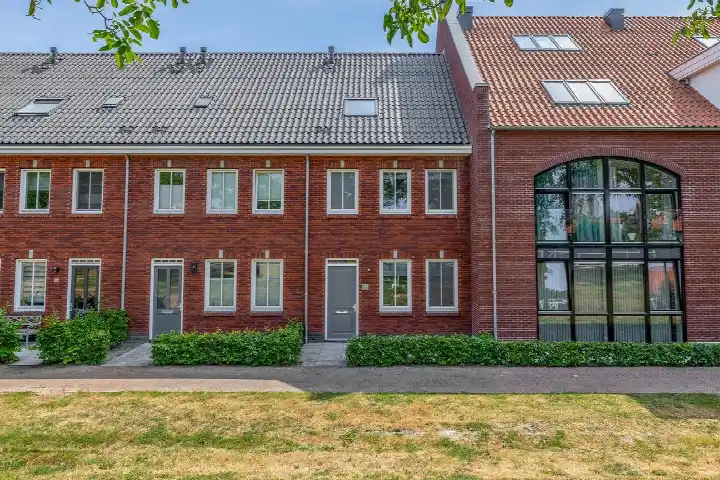 Tussenwoning te koop: Mariadijk 22, Goedereede woonkern Goedereede