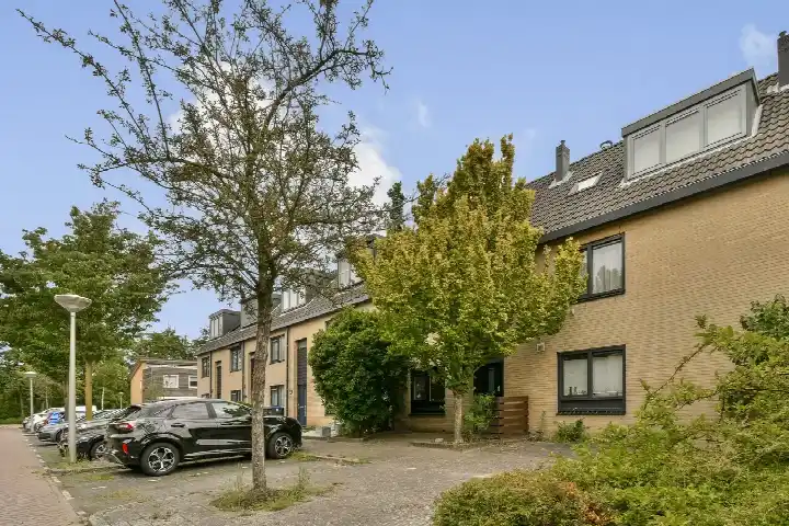 Tussenwoning te koop: Marianne Philipslaan 18, Schrijversbuurt Amstelveen