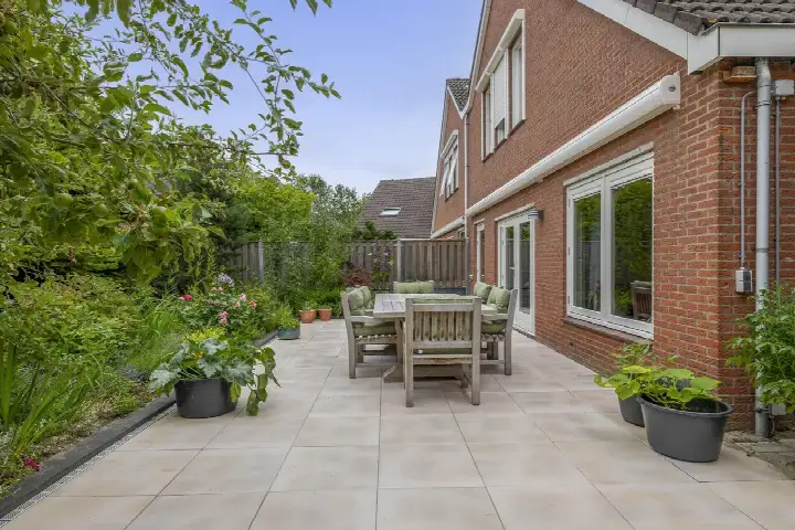 Hoekwoning te koop: Mariniersweg 83, Oude-Tonge centrum Oude-Tonge