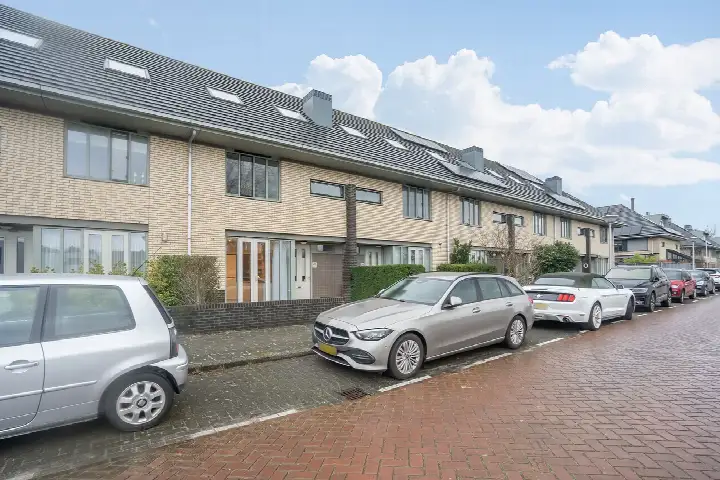 Terraced house for sale: Marjoleinlaan 25, Kruidenbuurt Amstelveen