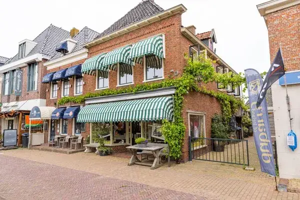 Terraced house for sale: Markt 15, Makkum Makkum