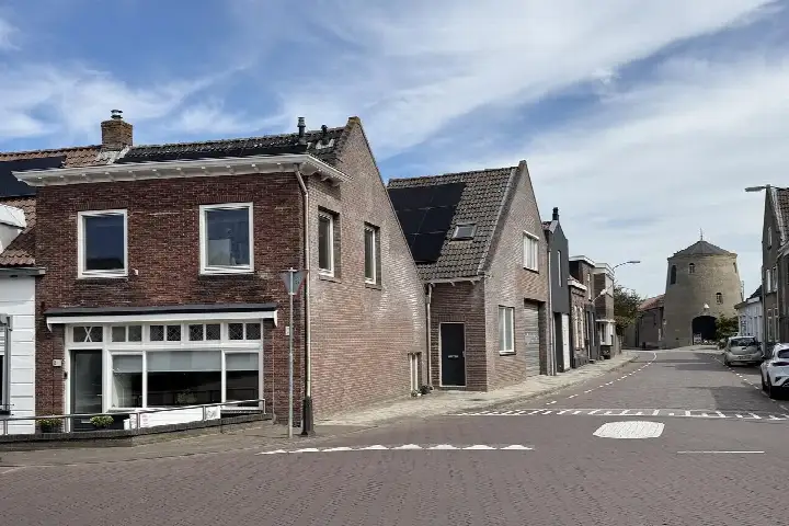 Corner house for sale: Markt 2, Standdaarbuiten Standdaarbuiten