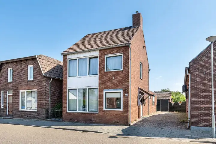 Semi-detached for sale: Marktstraat 10A, Linne Linne