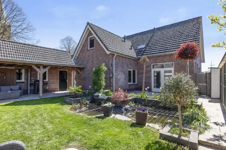 Vrijstaande woning te koop: Marktstraat 8, Kern Oene Oene