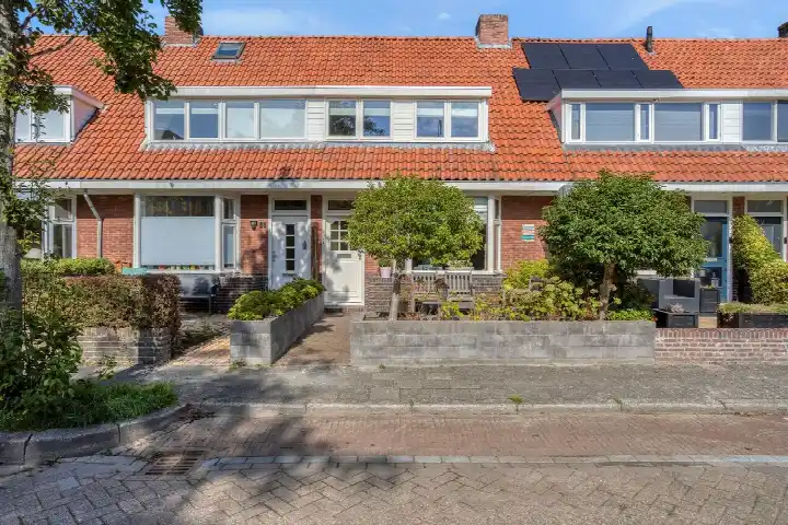 Tussenwoning te koop: Marnixstraat 84, Vossepark Leeuwarden