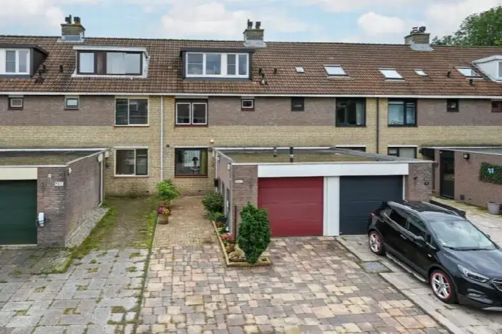 Tussenwoning te koop: Marsmanlaan 63, Zijdelwaard Uithoorn