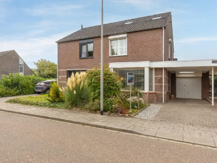 Tussenwoning te koop: Marsstraat 28, Ophoven Sittard