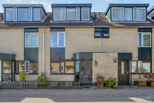 Tussenwoning te koop: Mary Zeldenrustweg 32, Dobbewijk-Zuid Leiden