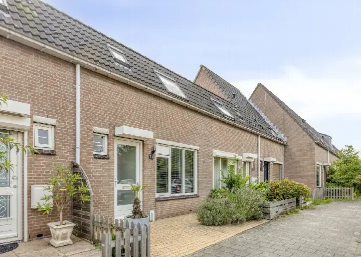 Tussenwoning te koop: Mastbos 76, Hoofddorp Overbos Noord Hoofddorp