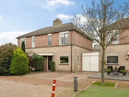 Tussenwoning te koop: Mattenbies 16, Vaartkant Terheijden