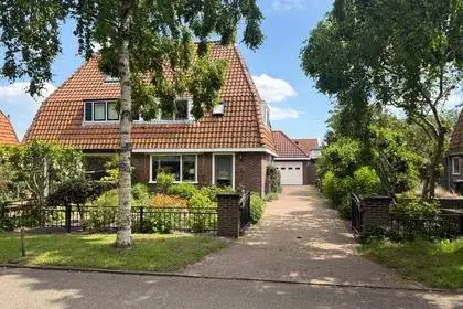 Twee-onder-één-kap te koop: Matthieu Wiegmanweg 6, Tuin-en Oostdorp Bergen (Nh)