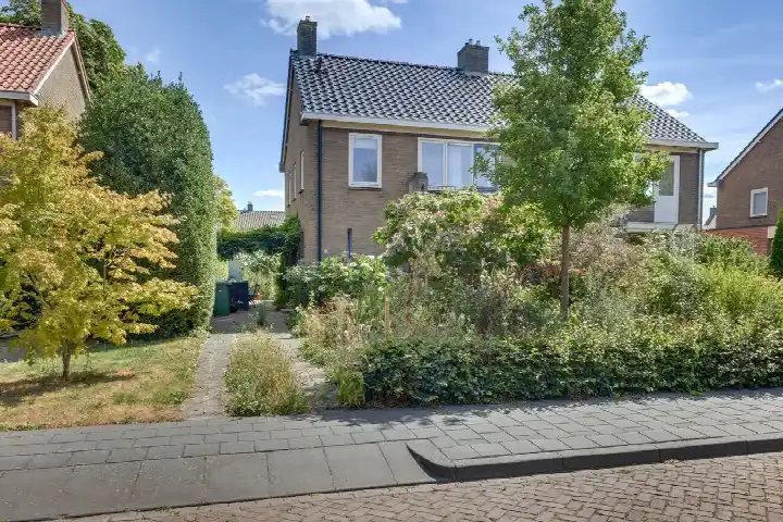 Twee-onder-één-kap te koop: Matthijs Kiersstraat 22, Torenlanden Steenwijk