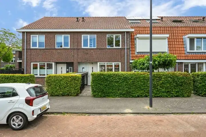 Terraced house for sale: Maurice de Vlaminckstraat 8, Nesselande Rotterdam