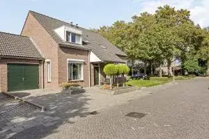 Terraced house for sale: Mauritshof 3, Koningsbosch Koningsbosch