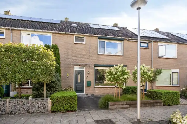 Terraced house for sale: Mauritsstraat 42, Piershil Woonkern Piershil