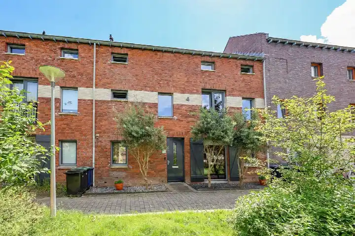 Tussenwoning te koop: Mazureplantsoen 4, Stripheldenbuurt Noordoost Almere