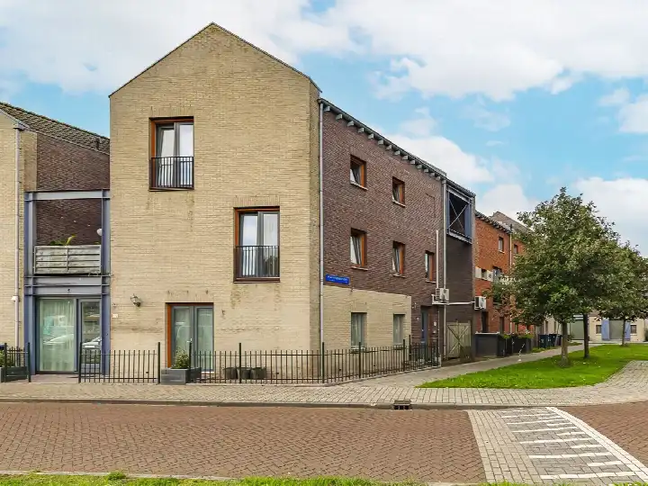 Hoekwoning te koop: Mazureplantsoen 42, Stripheldenbuurt Noordoost Almere