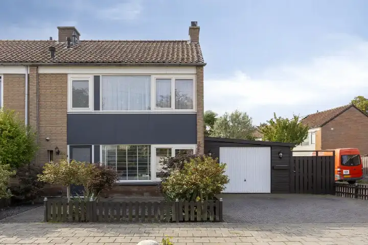 Twee-onder-één-kap te koop: Medelsestraat 80, Latenstein Tiel