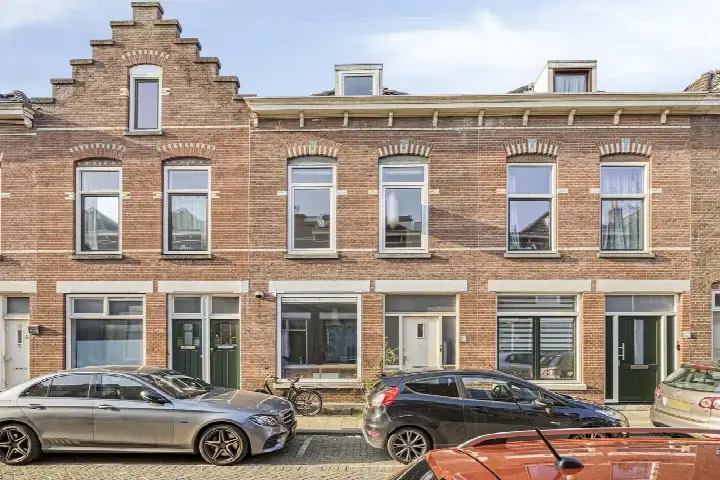 Tussenwoning te koop: Meekrapstraat 13, Bloemhof Rotterdam