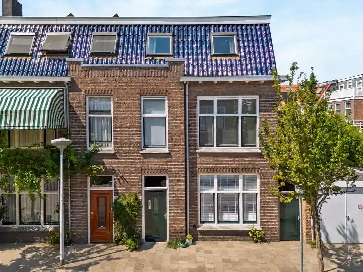 Hoekwoning te koop: Meerburgerstraat 1, Meerburg Leiden
