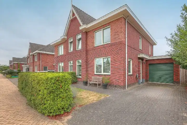 Twee-onder-één-kap te koop: Meerestein 1, Laan van Meerweijde en omgeving Obdam