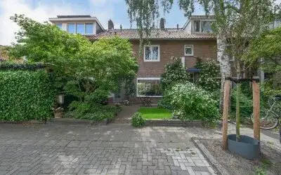 Terraced house for sale: Meerhuysen 13, Kruiskerkbuurt Amstelveen
