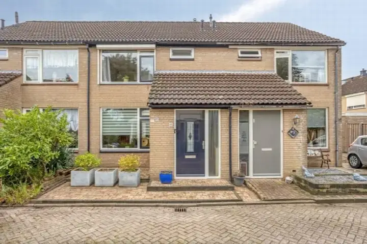 Tussenwoning te koop: Meerkoet 10, Sommelsdijk vogelbuurt west Sommelsdijk