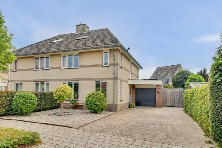 Semi-detached for sale: Meerkoetlaan 20, Sint-Maartensdijk Sint-Maartensdijk