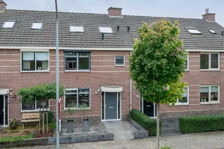 Terraced house for sale: Meerkoetstraat 25, Putten-Stationsstraat industriegebied Putten