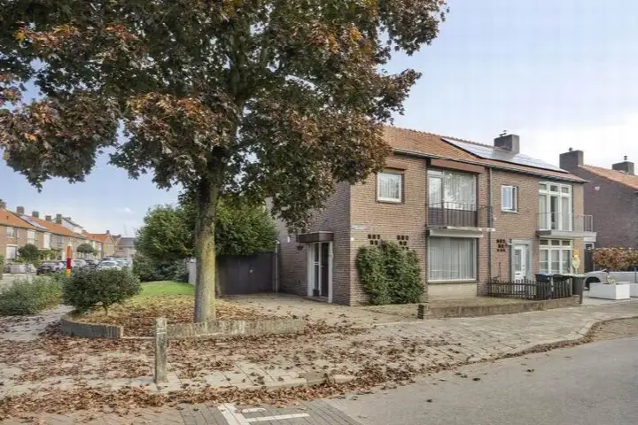 Hoekwoning te koop: Meerloseweg 12, Hoevenseveld Uden