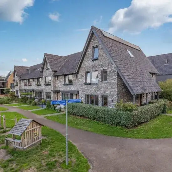 Hoekwoning te koop: Meeroever 21, Ringoevers Hillegom