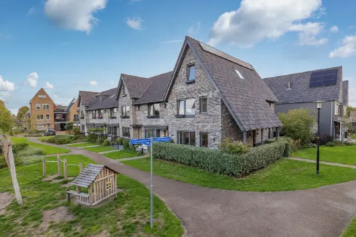 Corner house for sale: Meeroever 21, Ringoevers Hillegom
