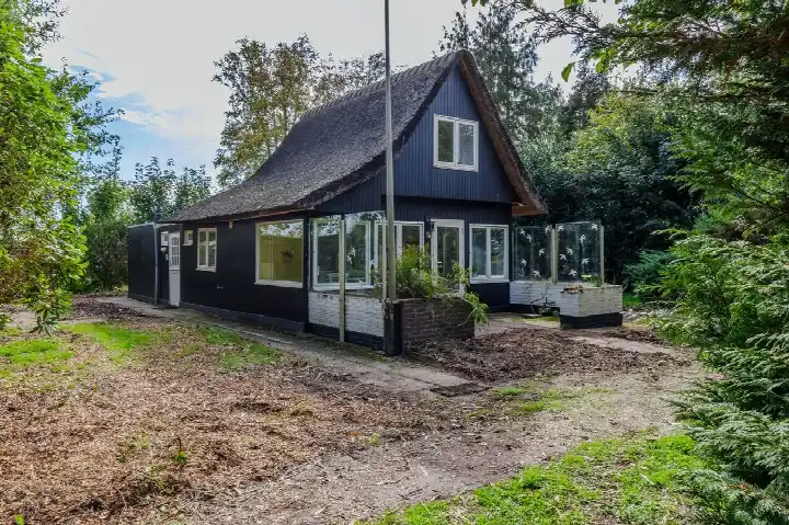 Detached house for sale: Meerzicht 13, Verspreide huizen Midlaren Midlaren