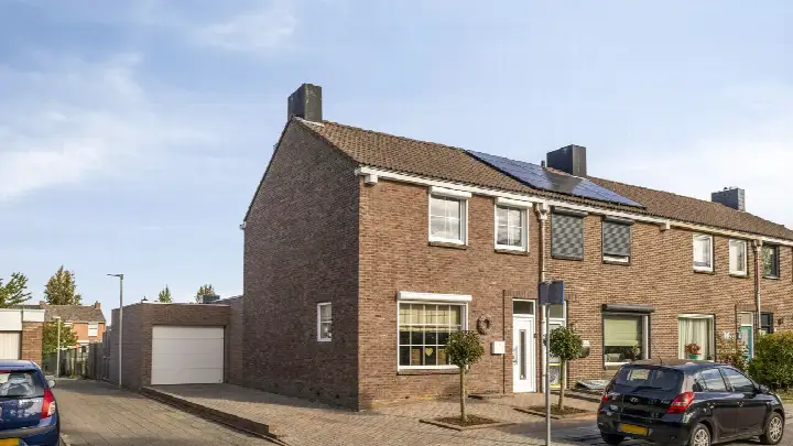 Hoekwoning te koop: Meester Kuijpersstraat 5, Chevremont Kerkrade