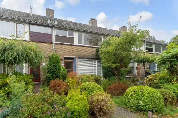 Tussenwoning te koop: Meester Philipslaan 25, Huis te Lande Rijswijk (Zh)