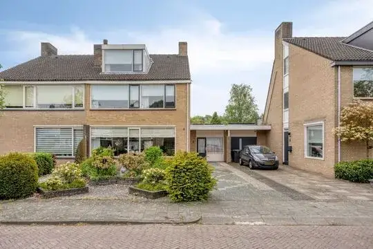 Terraced house for sale: Meeuwenlaan 11, Hoogerheide Made