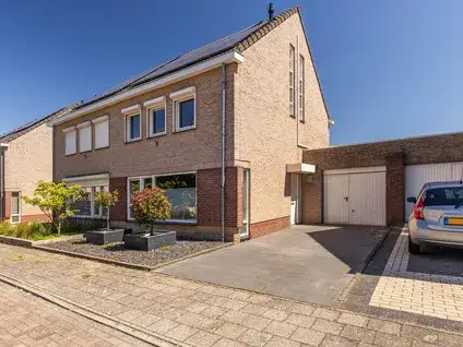Terraced house for sale: Meidoorn 14, Elsloo Elsloo