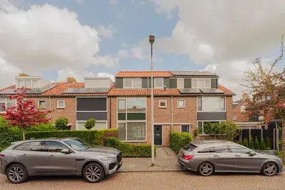 Terraced house for sale: Meidoornlaan 30, Kastanjebuurt Amstelveen