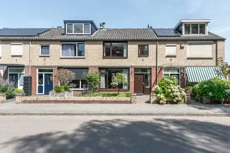 Tussenwoning te koop: Meidoornlaan 30, Paasbos-west Nijkerk