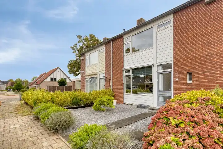 Tussenwoning te koop: Meidoornstraat 15, Klappenburg Bemmel