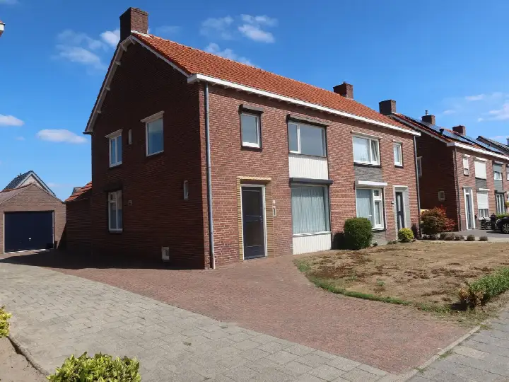 Twee-onder-één-kap te koop: Meidoornstraat 9, Budel Budel