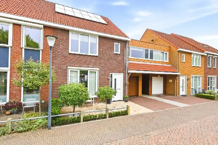 Tussenwoning te koop: Meiveld 23, Souburg-Noord Oost-Souburg
