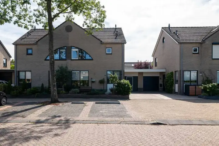 Tussenwoning te koop: Menkemaborgstraat 4A, Out Jaar Hellevoetsluis