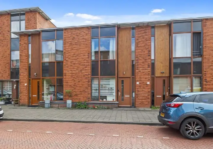 Tussenwoning te koop: Menkemastraat 52, Moerwijk-Zuid 'S-Gravenhage